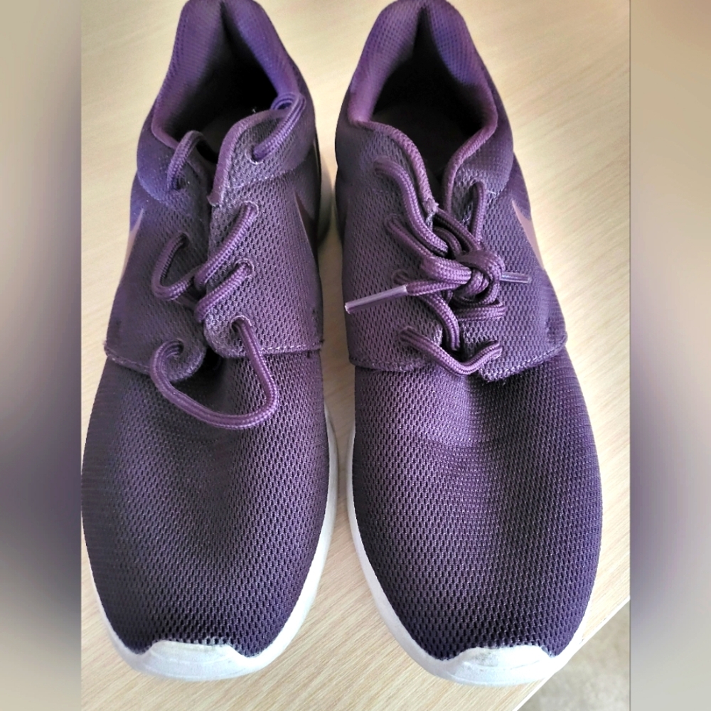 Size 7 Nike Shoes